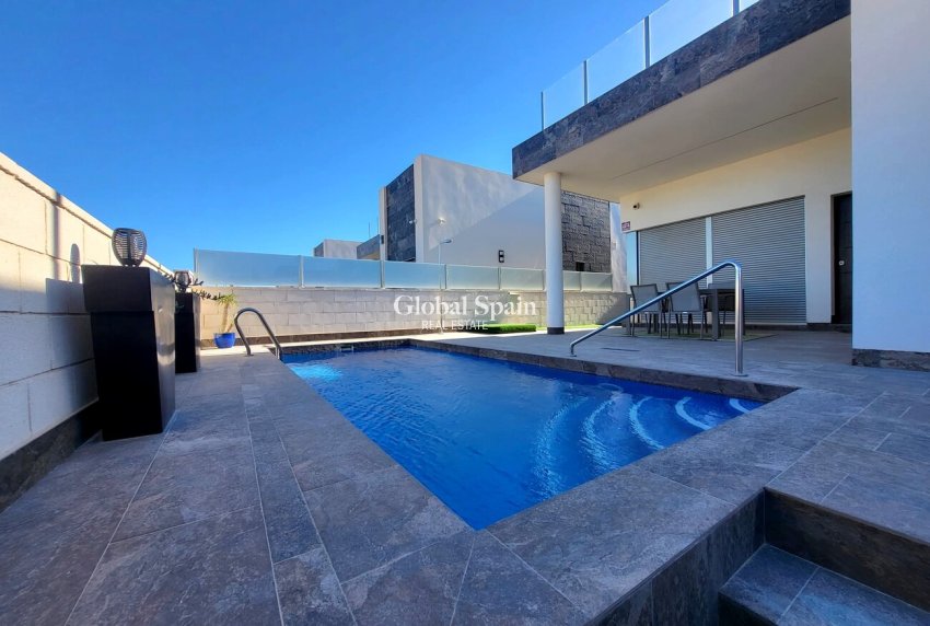 Wederverkoop - VILLA -
ORIHUELA COSTA - Pau 26