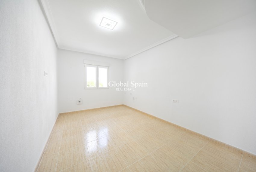Wederverkoop - VILLA -
ORIHUELA COSTA - Pau 26