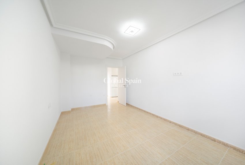 Wederverkoop - VILLA -
ORIHUELA COSTA - Pau 26