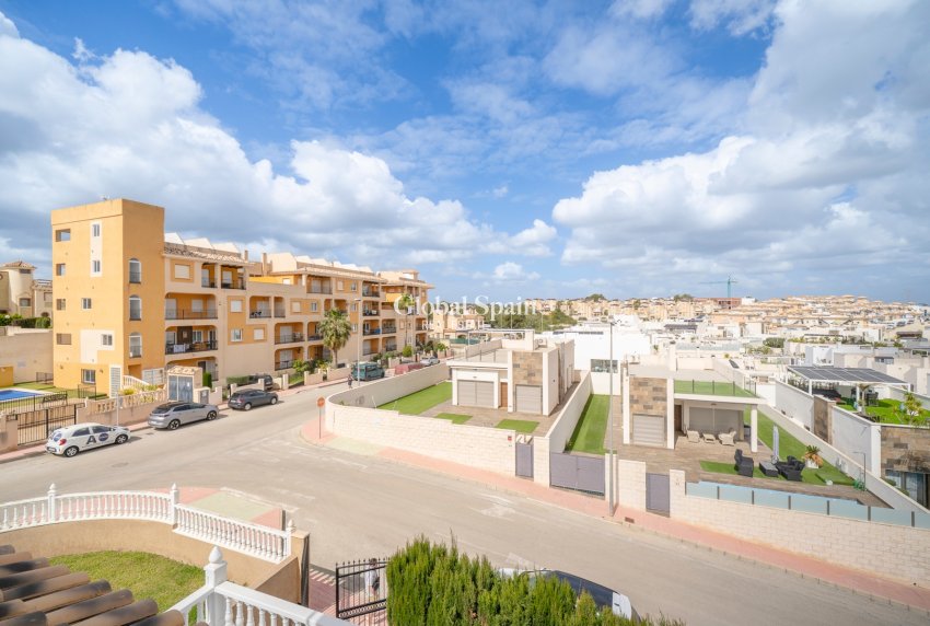 Wederverkoop - VILLA -
ORIHUELA COSTA - Pau 26