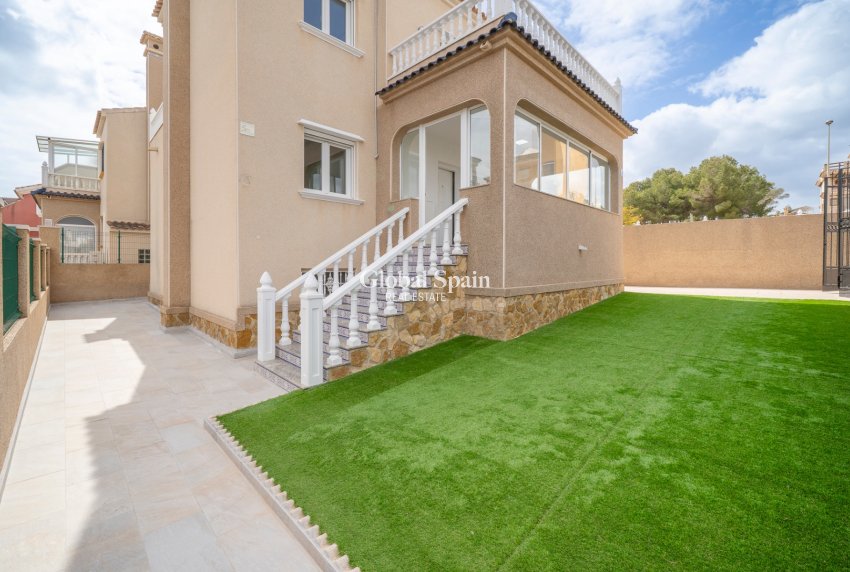 Wederverkoop - VILLA -
ORIHUELA COSTA - Pau 26