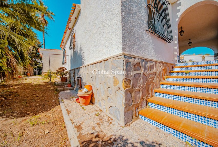 Wederverkoop - Villa -
ORIHUELA COSTA - Playa Flamenca