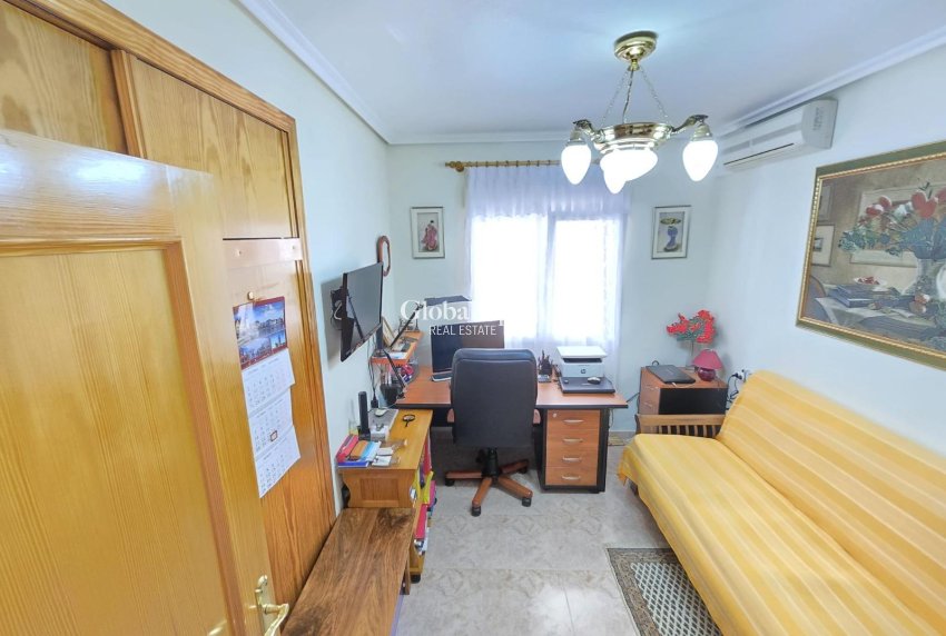 Wederverkoop - VILLA -
ORIHUELA COSTA - Playa Flamenca