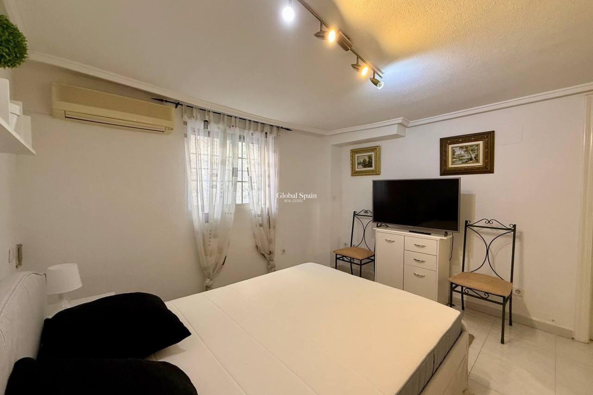 Wederverkoop - VILLA -
ORIHUELA COSTA - Playa Flamenca