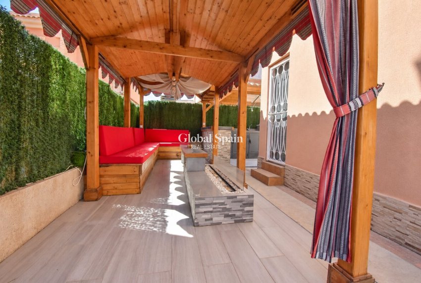 Wederverkoop - VILLA -
ORIHUELA COSTA - Playa Flamenca