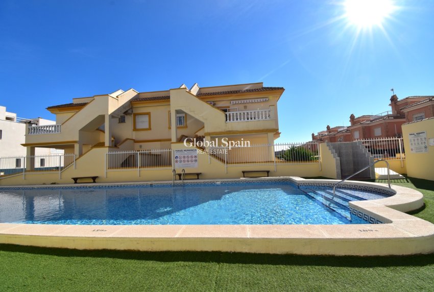 Wederverkoop - VILLA -
ORIHUELA COSTA - Playa Flamenca