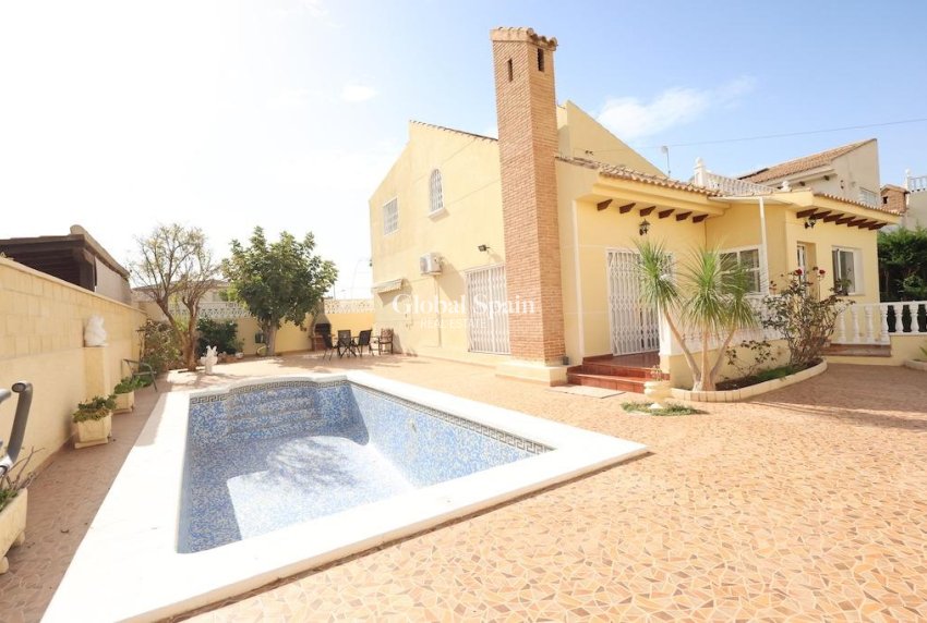 Wederverkoop - Villa -
ORIHUELA COSTA - Playa Flamenca