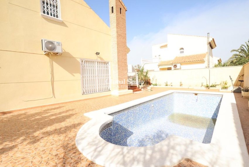 Wederverkoop - Villa -
ORIHUELA COSTA - Playa Flamenca