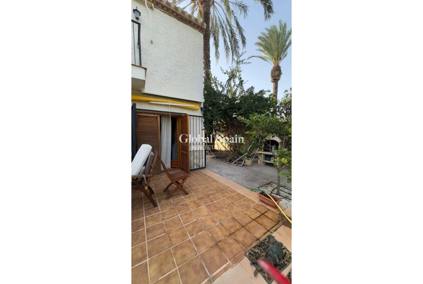 Wederverkoop - VILLA -
ORIHUELA COSTA - Punta Prima