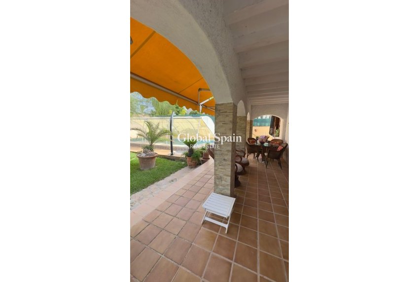 Wederverkoop - VILLA -
ORIHUELA COSTA - Punta Prima