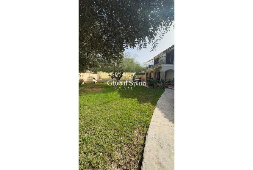 Wederverkoop - VILLA -
ORIHUELA COSTA - Punta Prima