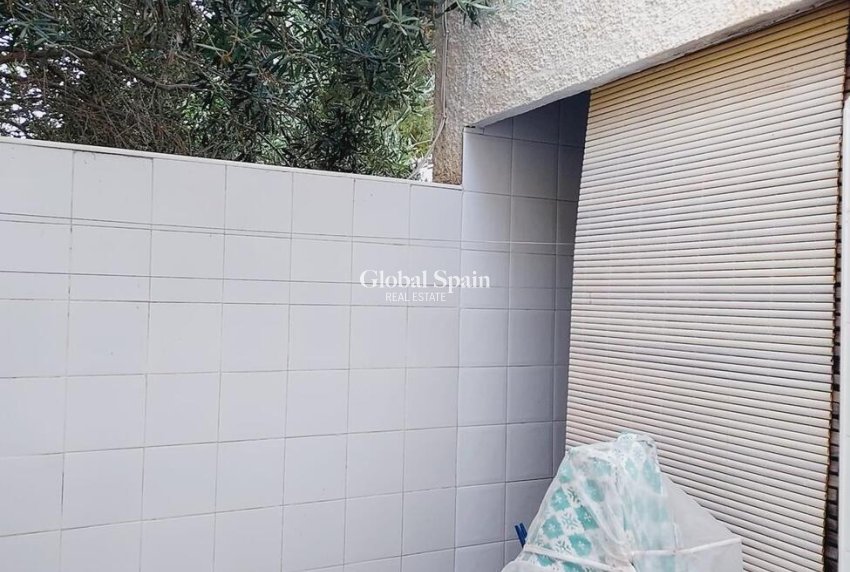 Wederverkoop - VILLA -
ORIHUELA COSTA - Punta Prima