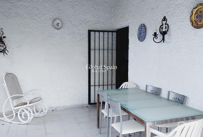 Wederverkoop - VILLA -
ORIHUELA COSTA - Punta Prima