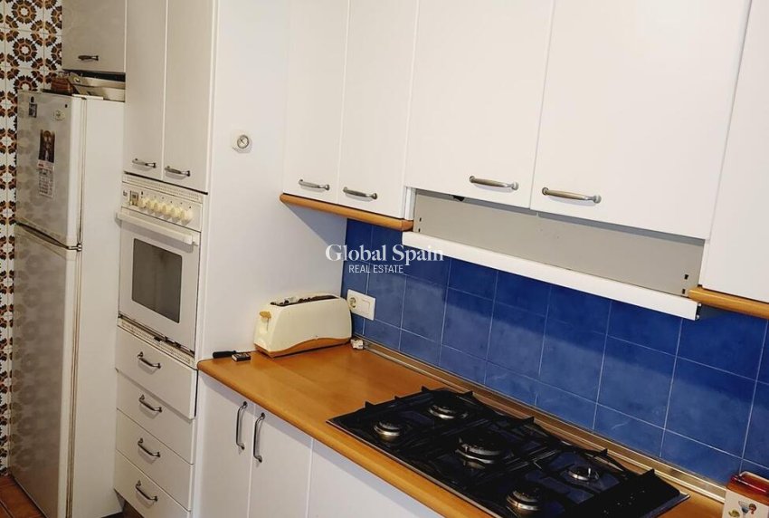 Wederverkoop - VILLA -
ORIHUELA COSTA - Punta Prima