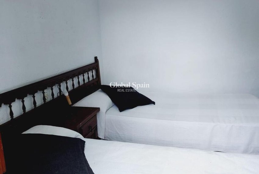 Wederverkoop - VILLA -
ORIHUELA COSTA - Punta Prima
