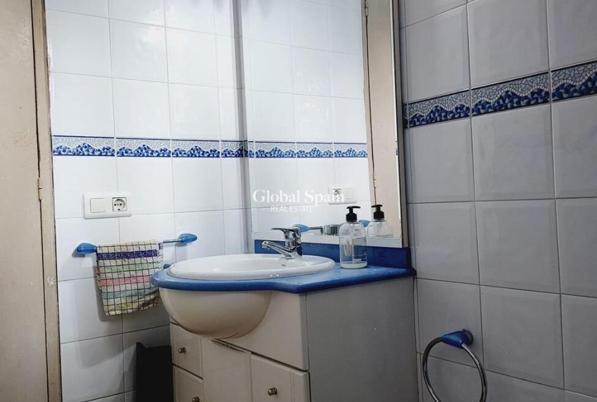Wederverkoop - VILLA -
ORIHUELA COSTA - Punta Prima