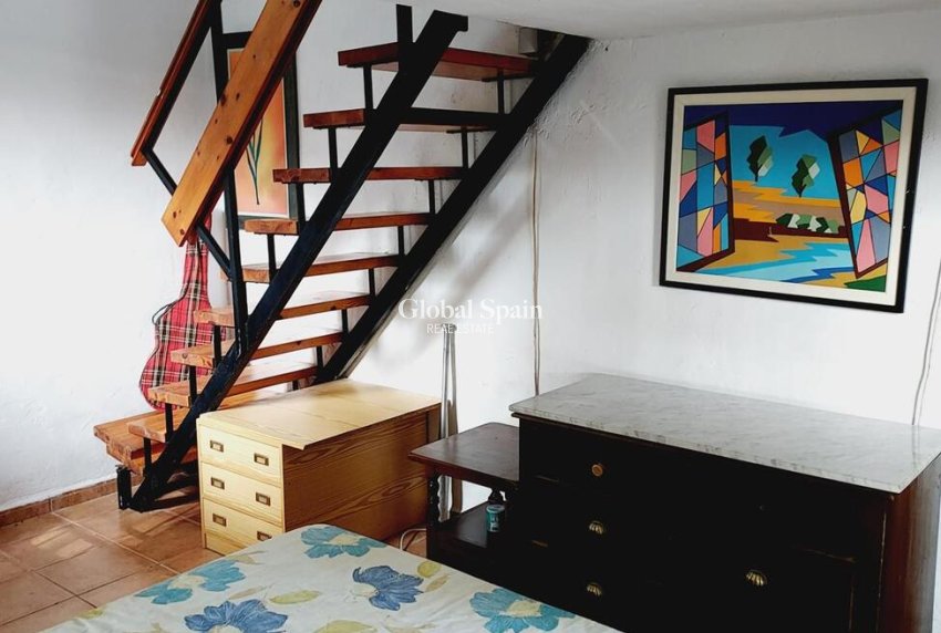 Wederverkoop - VILLA -
ORIHUELA COSTA - Punta Prima