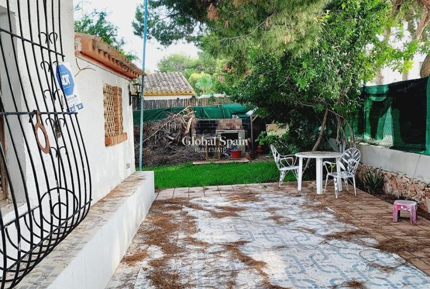 Wederverkoop - VILLA -
ORIHUELA COSTA - Punta Prima