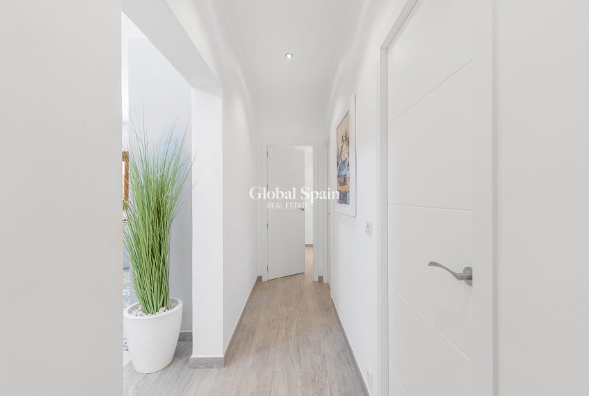 Wederverkoop - Villa -
ORIHUELA COSTA - Punta Prima