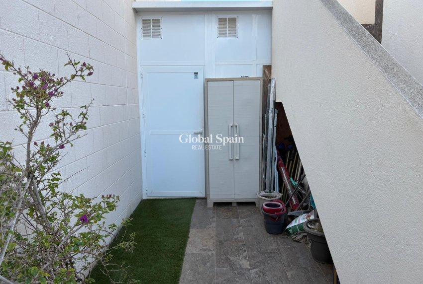 Wederverkoop - Villa -
ORIHUELA COSTA - VILLAMARTÍN