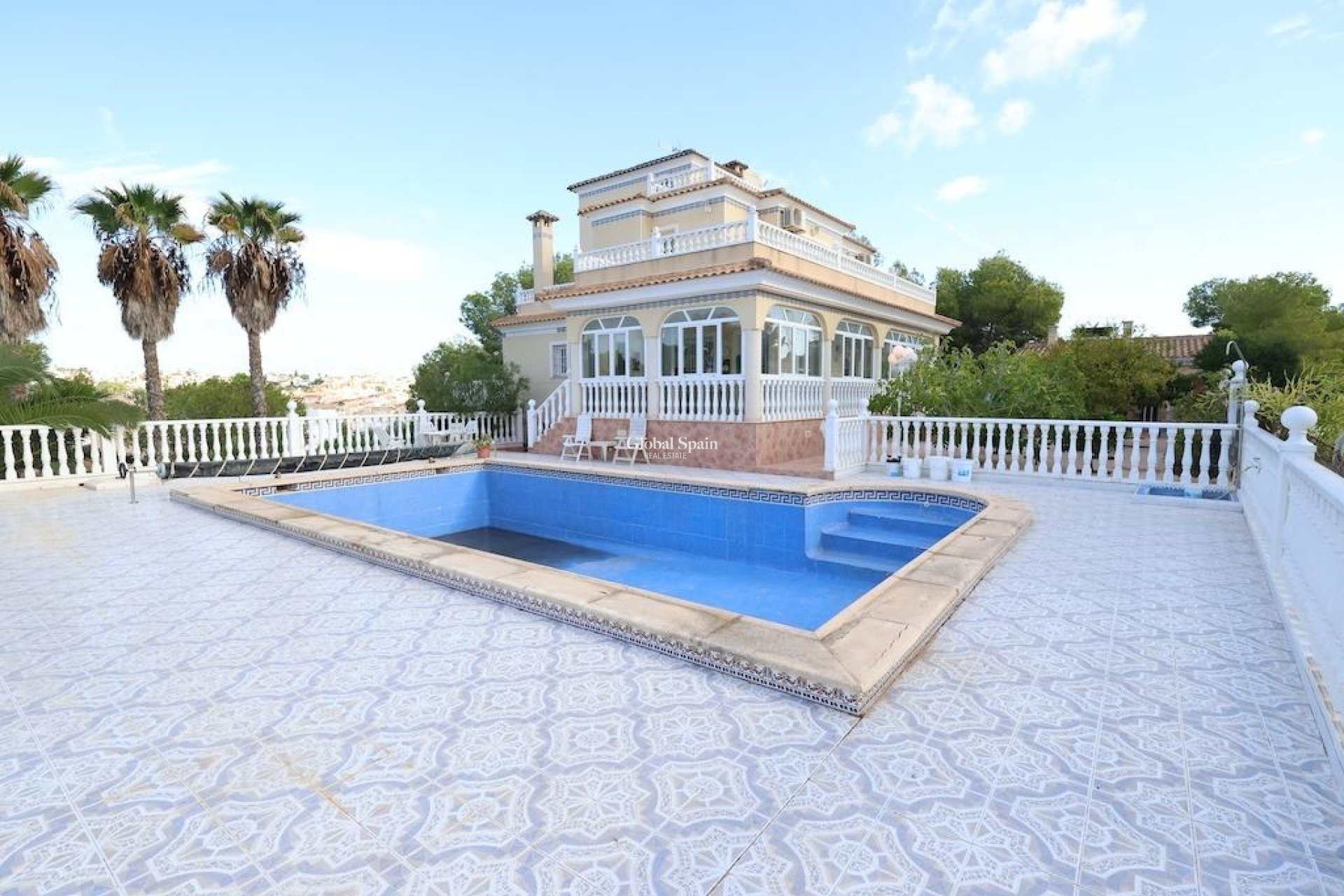 Wederverkoop - Villa -
ORIHUELA COSTA - VILLAMARTÍN