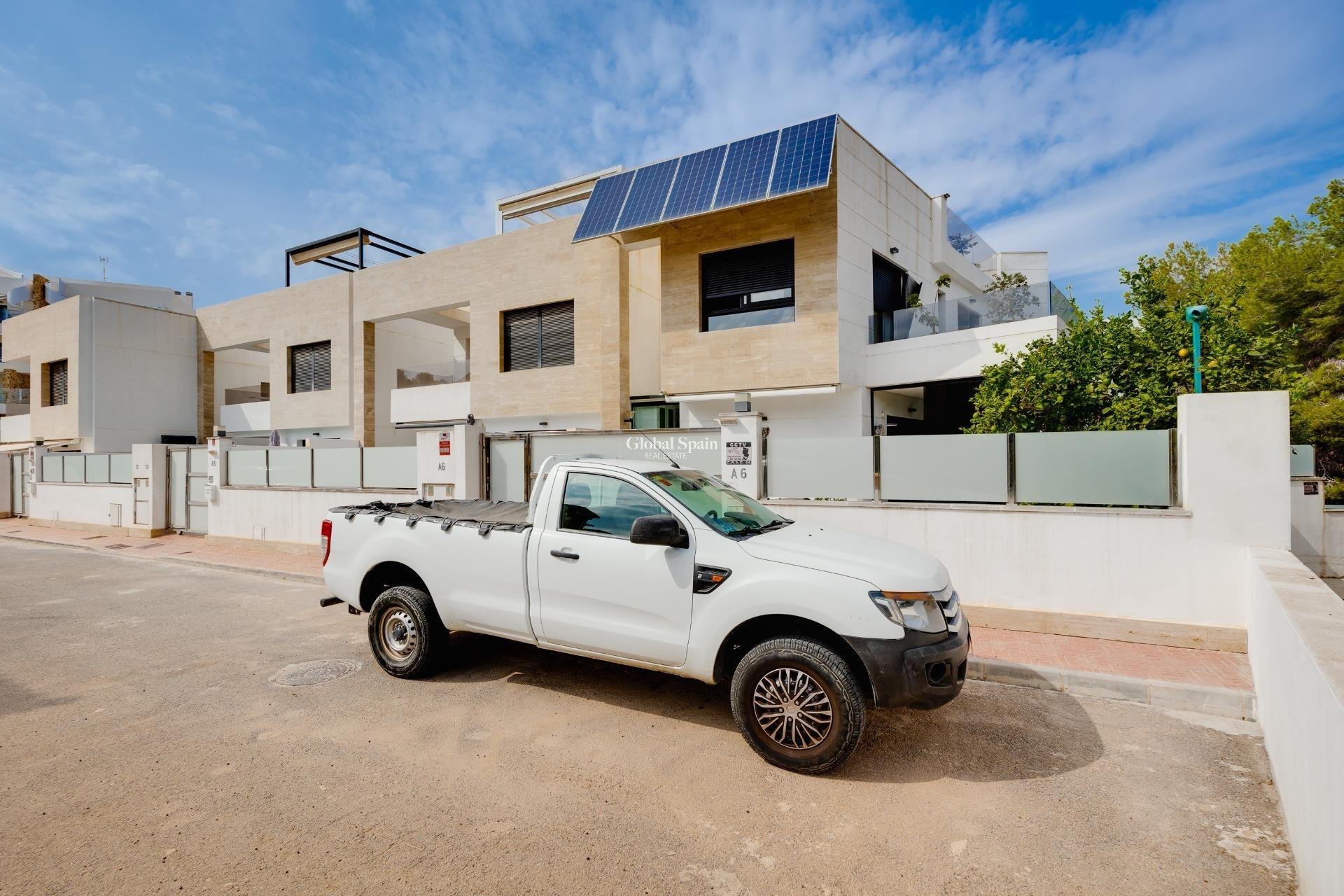 Wederverkoop - Villa -
ORIHUELA COSTA - VILLAMARTÍN