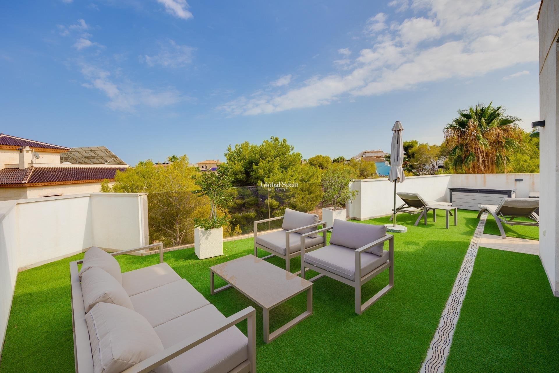 Wederverkoop - Villa -
ORIHUELA COSTA - VILLAMARTÍN