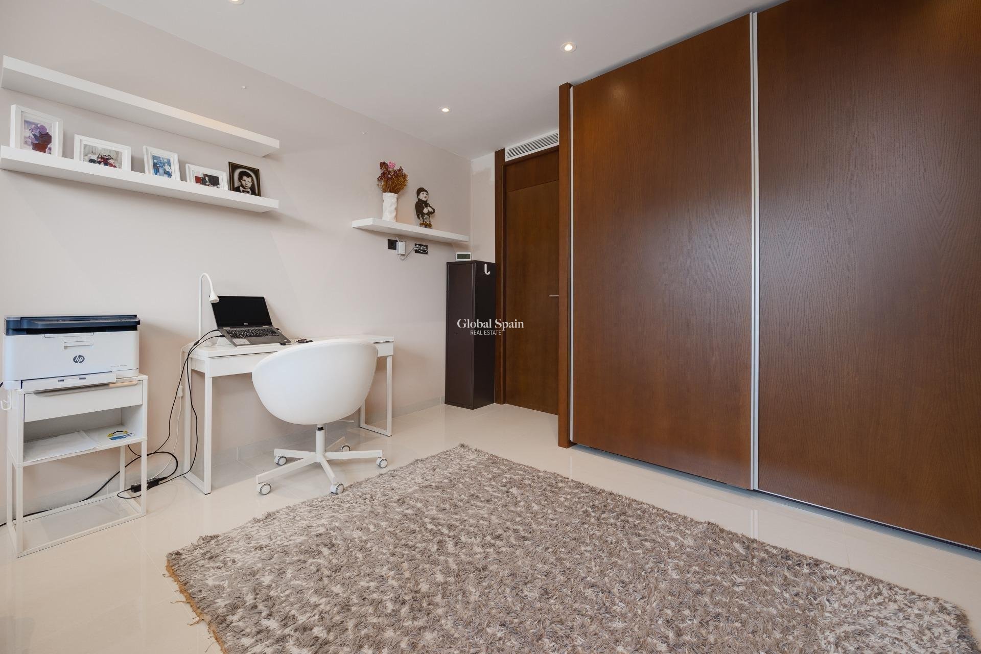 Wederverkoop - Villa -
ORIHUELA COSTA - VILLAMARTÍN