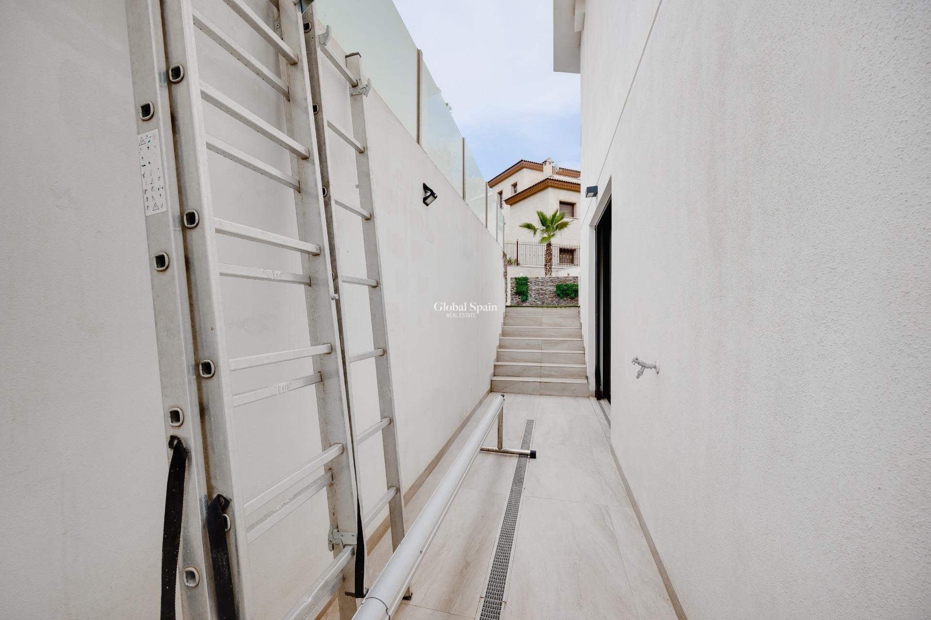 Wederverkoop - Villa -
ORIHUELA COSTA - VILLAMARTÍN