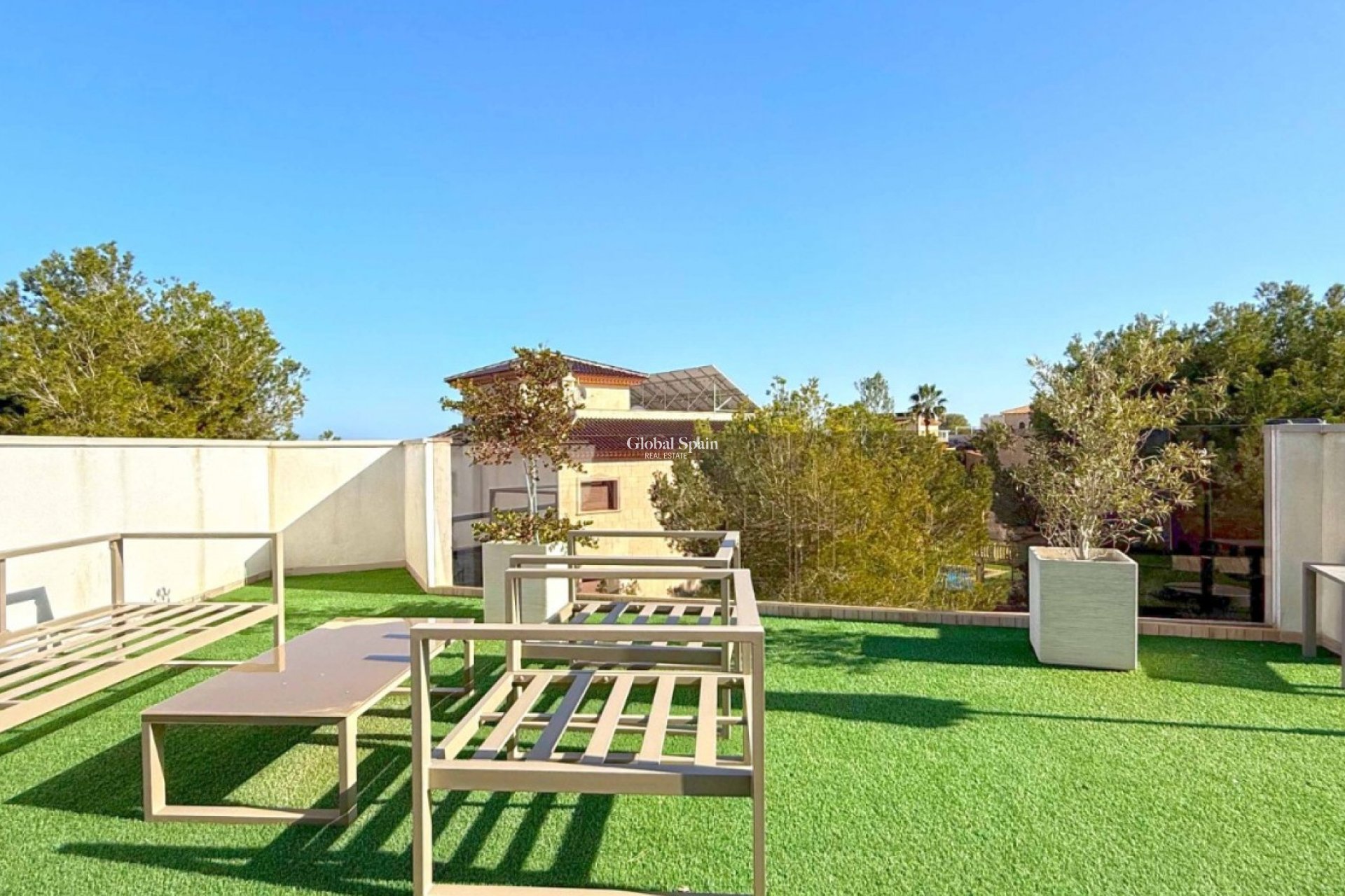 Wederverkoop - Villa -
ORIHUELA COSTA - VILLAMARTÍN