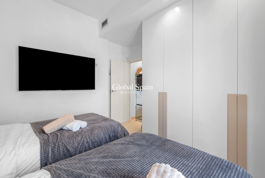 Wederverkoop - VILLA -
ORIHUELA COSTA - VILLAMARTÍN