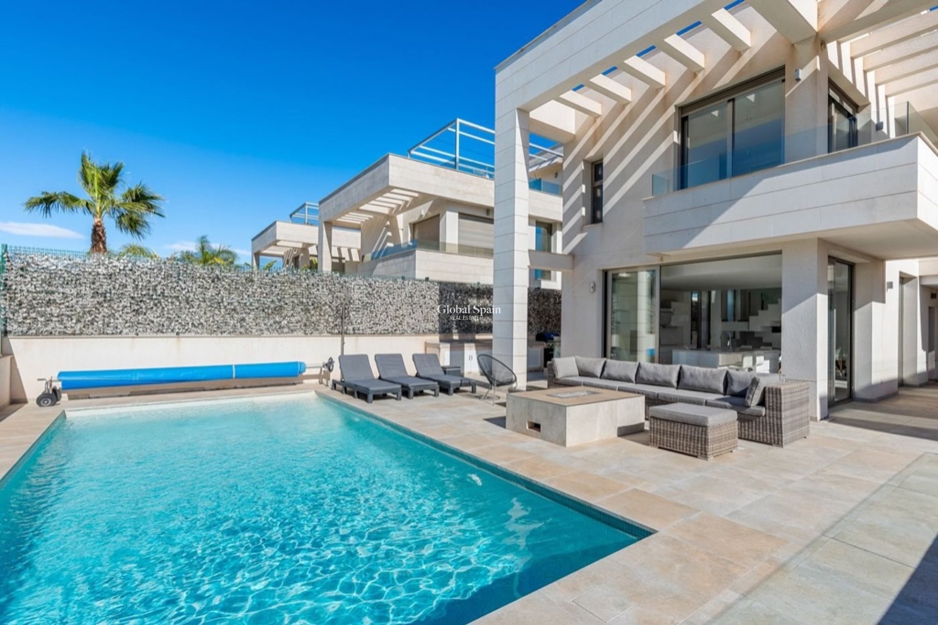 Wederverkoop - Villa -
ORIHUELA COSTA - VILLAMARTÍN