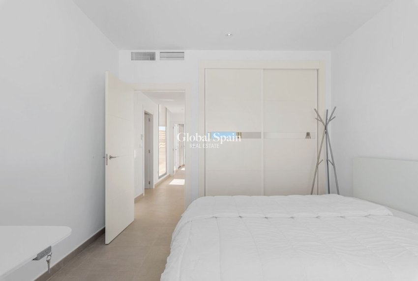 Wederverkoop - Villa -
ORIHUELA COSTA - VILLAMARTÍN