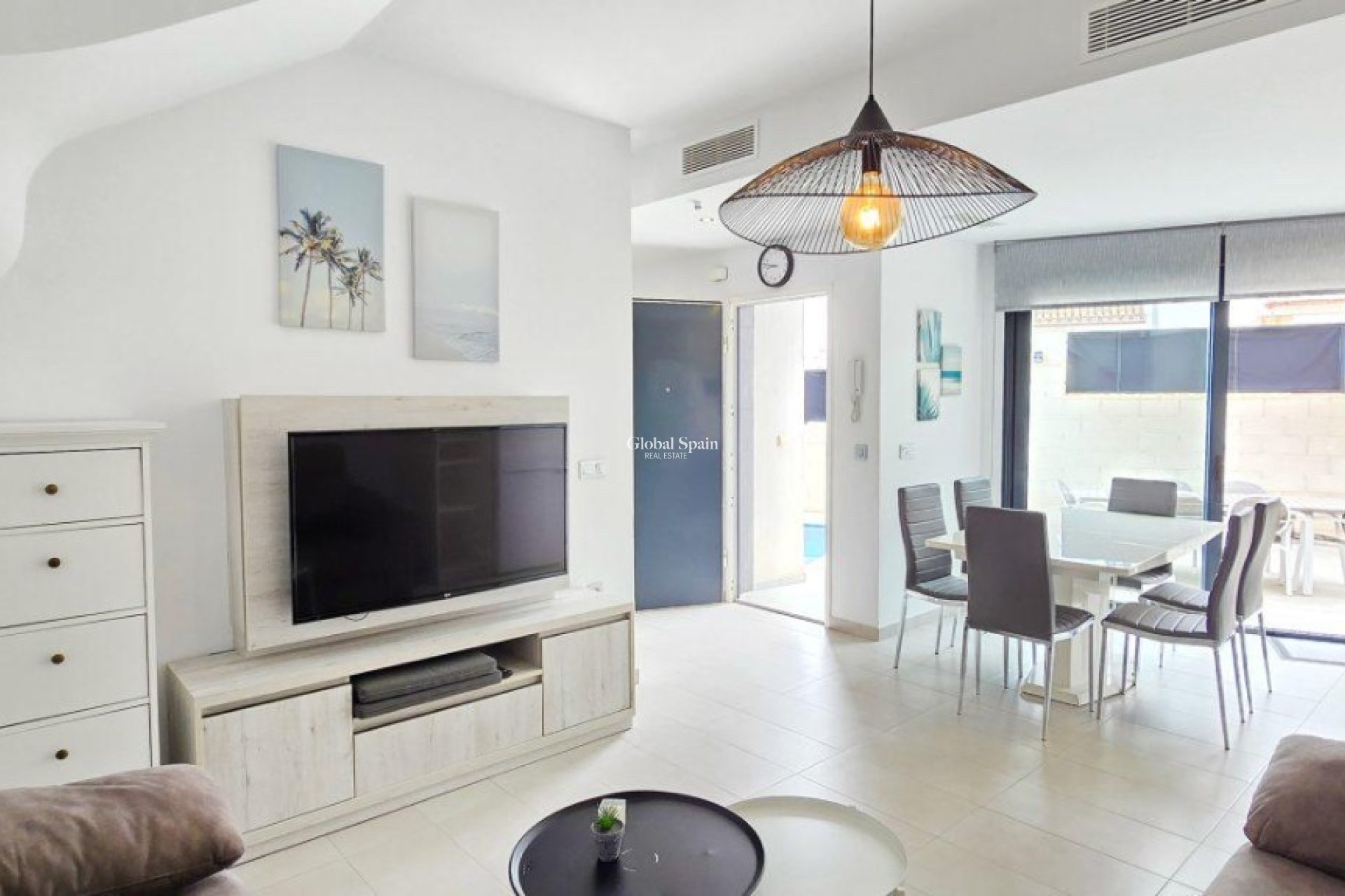 Wederverkoop - Villa -
ORIHUELA COSTA - VILLAMARTÍN