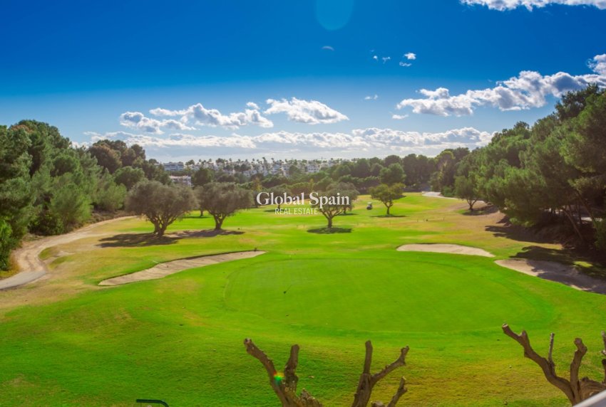 Wederverkoop - Villa -
ORIHUELA COSTA - VILLAMARTÍN