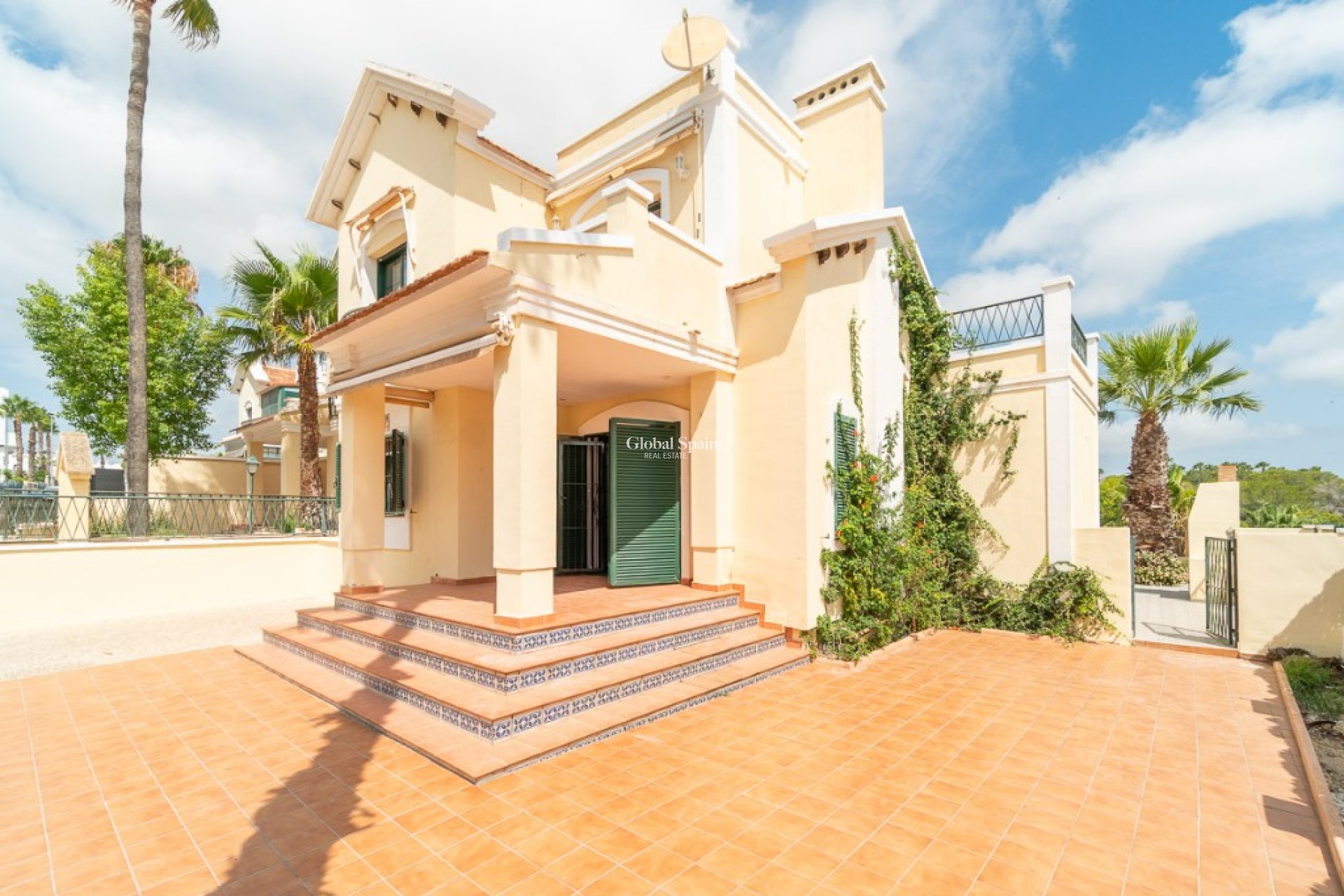 Wederverkoop - Villa -
ORIHUELA COSTA - VILLAMARTÍN