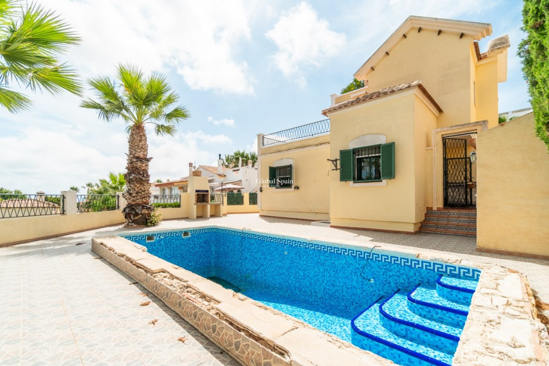 Wederverkoop - Villa -
ORIHUELA COSTA - VILLAMARTÍN