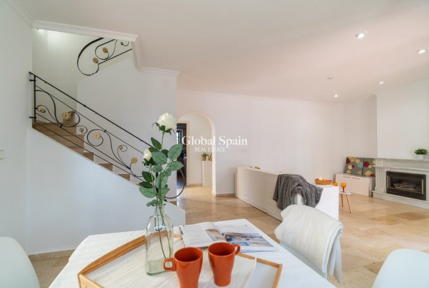 Wederverkoop - Villa -
ORIHUELA COSTA - VILLAMARTÍN