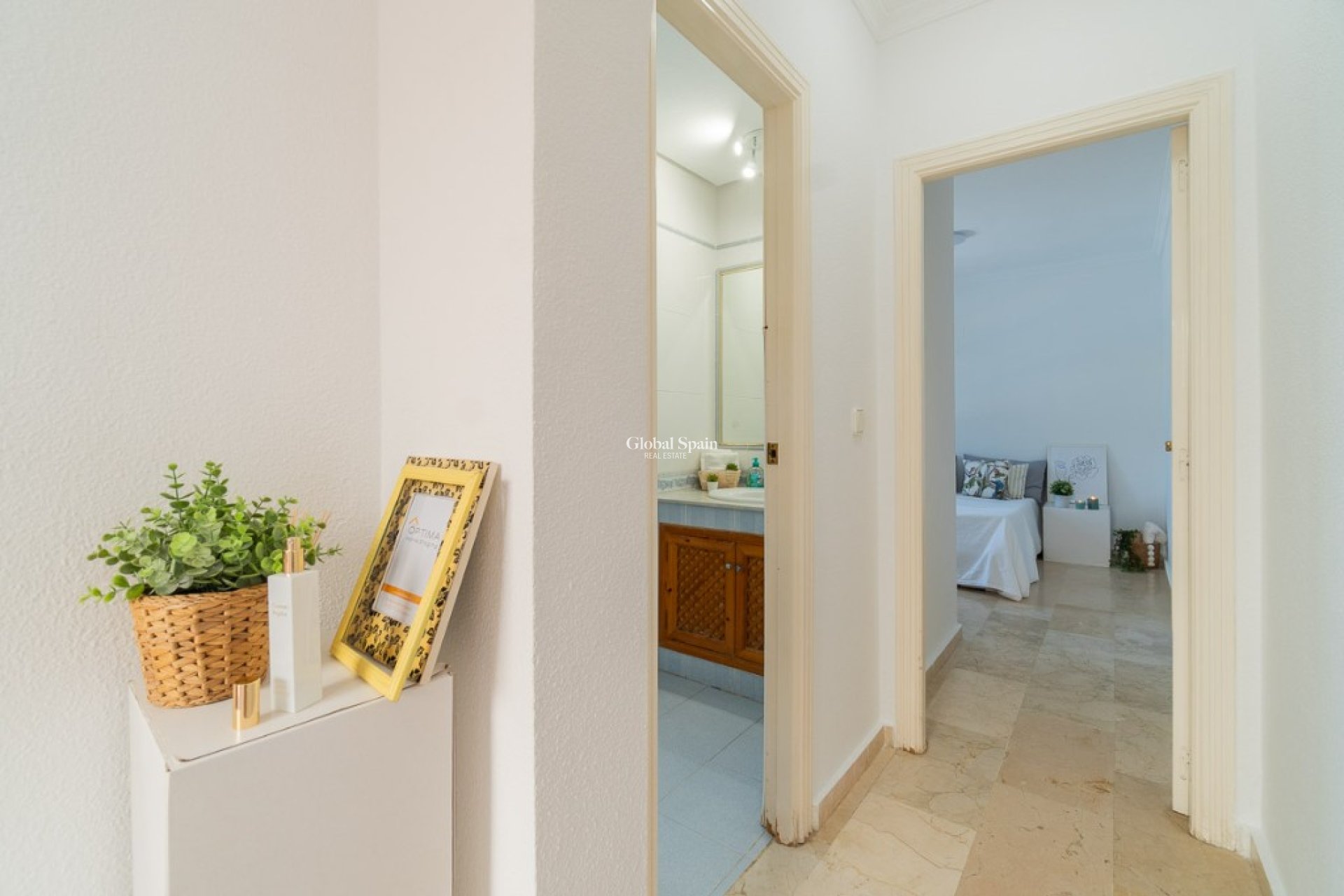 Wederverkoop - Villa -
ORIHUELA COSTA - VILLAMARTÍN