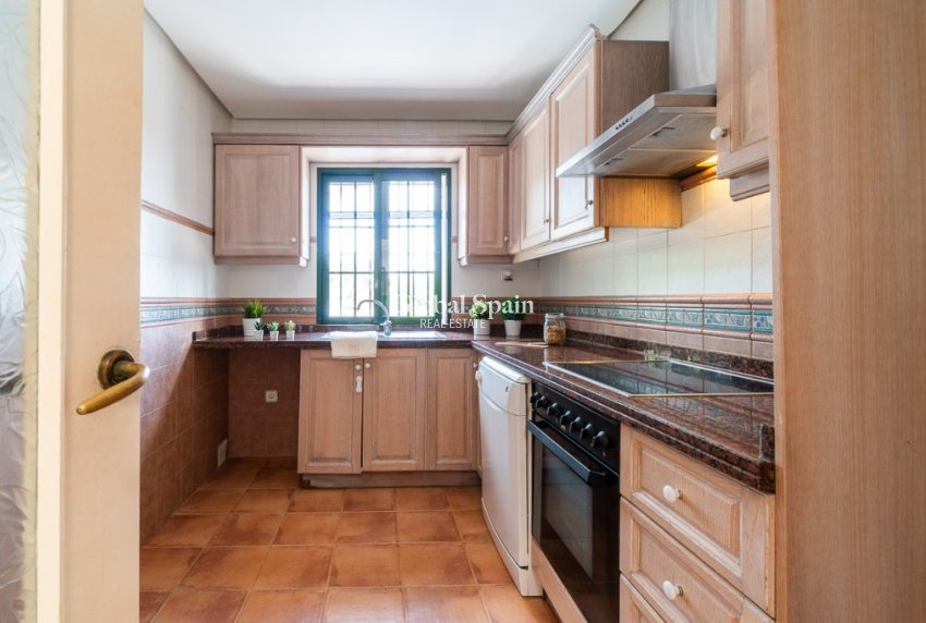 Wederverkoop - Villa -
ORIHUELA COSTA - VILLAMARTÍN