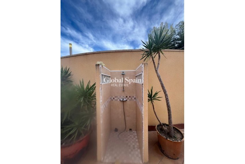 Wederverkoop - VILLA -
ORIHUELA COSTA - VILLAMARTÍN