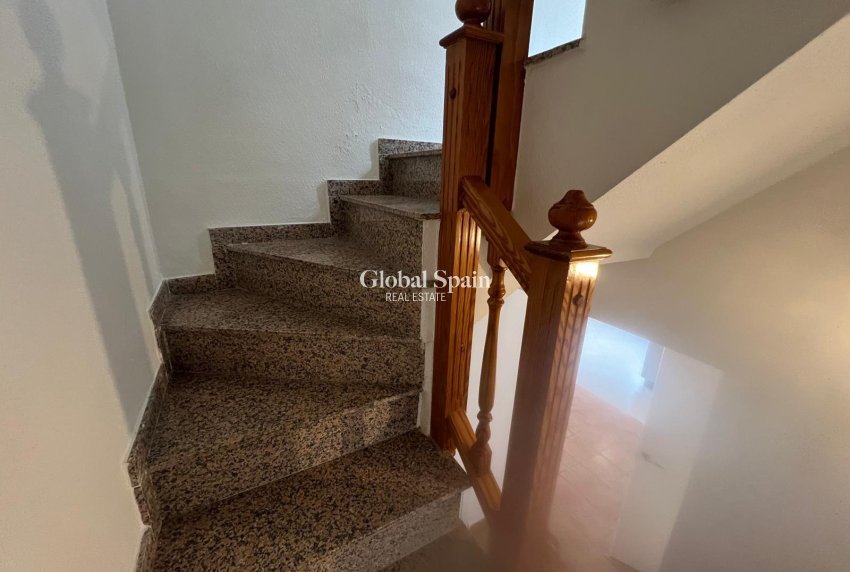 Wederverkoop - VILLA -
ORIHUELA COSTA - VILLAMARTÍN