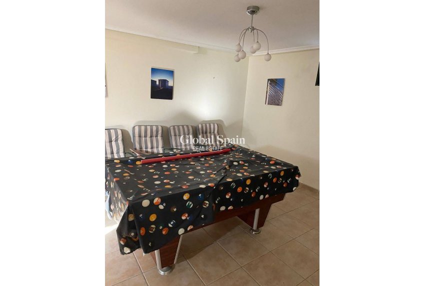 Wederverkoop - VILLA -
ORIHUELA COSTA - VILLAMARTÍN