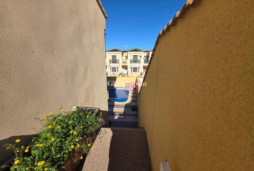 Wederverkoop - VILLA -
ORIHUELA COSTA - VILLAMARTÍN