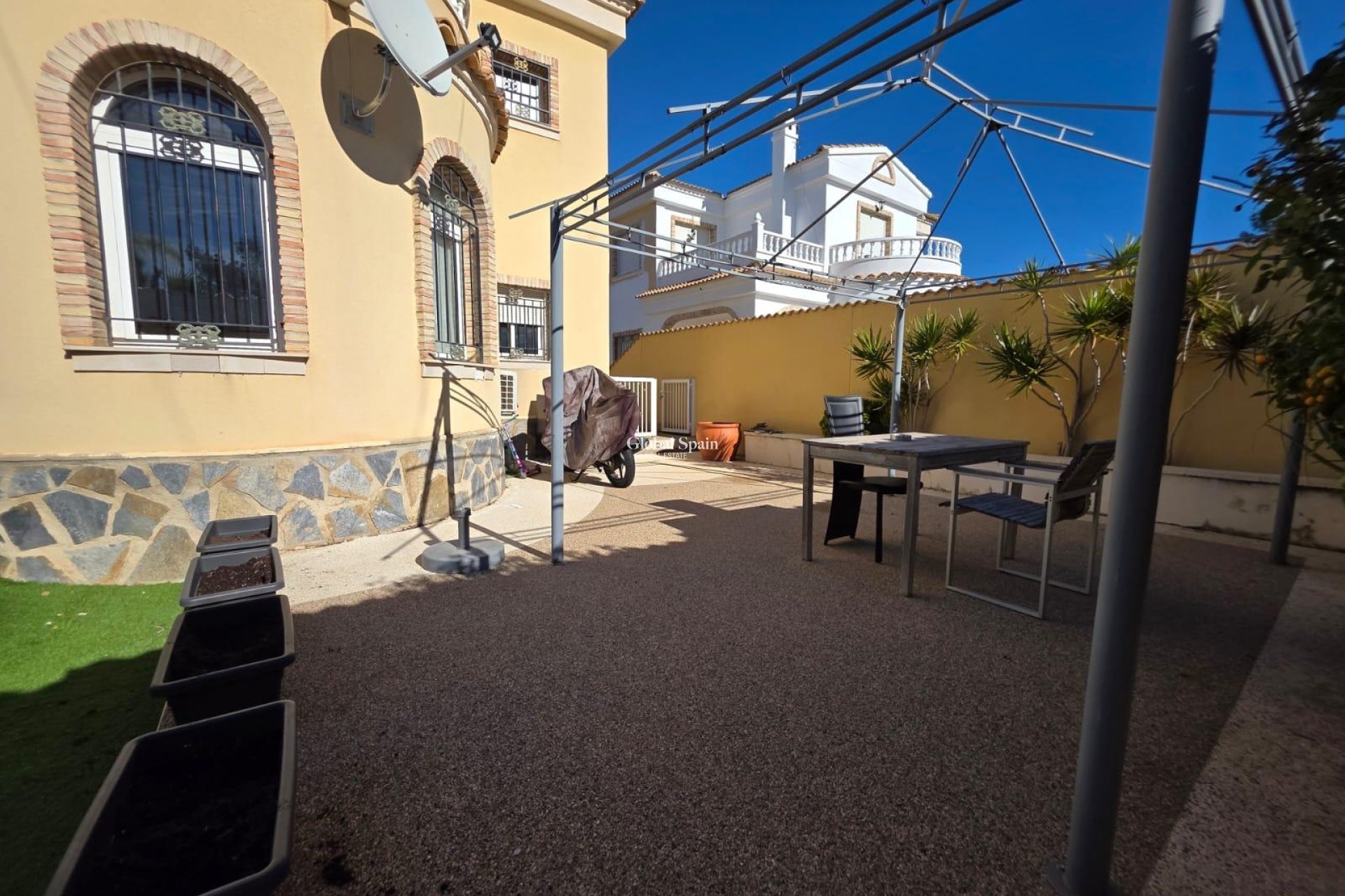 Wederverkoop - VILLA -
ORIHUELA COSTA - VILLAMARTÍN