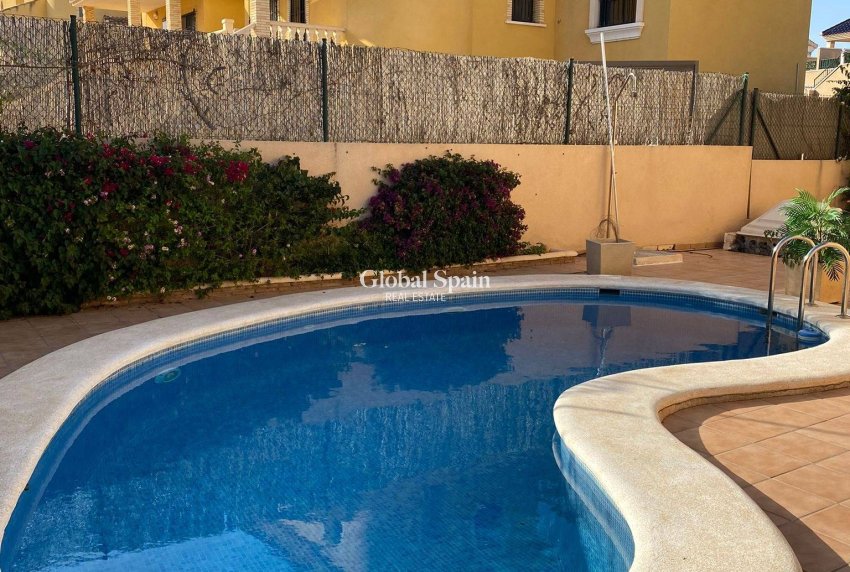 Wederverkoop - VILLA -
ORIHUELA COSTA - VILLAMARTÍN