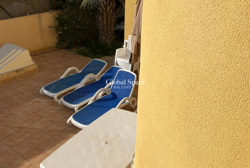 Wederverkoop - VILLA -
ORIHUELA COSTA - VILLAMARTÍN