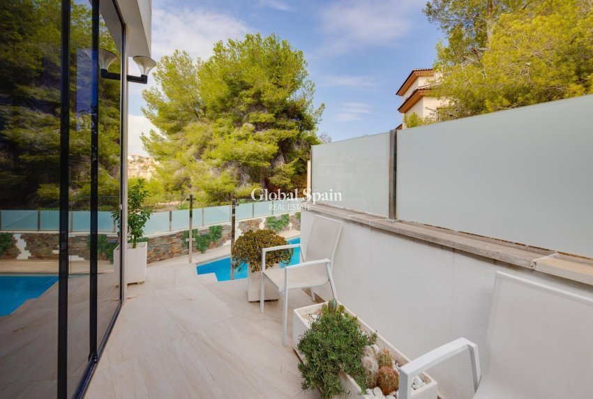 Wederverkoop - VILLA -
ORIHUELA COSTA - VILLAMARTÍN