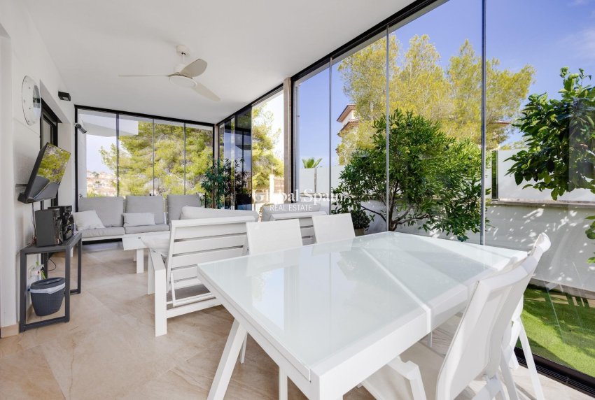 Wederverkoop - VILLA -
ORIHUELA COSTA - VILLAMARTÍN