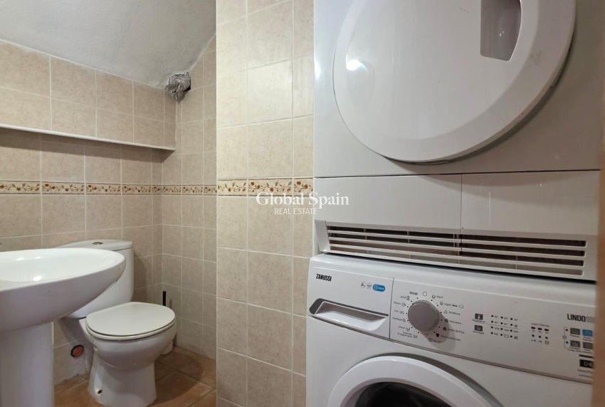 Wederverkoop - VILLA -
ORIHUELA COSTA - VILLAMARTÍN